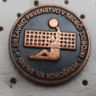 1st National Sitting Volleyball Championship Ravne Slovenia Ex  Yugoslavia Vintage Pin - Volleybal