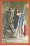 CPA Patriotique Guerre 14-18 - Soldat, Uniforme, Fusil, Equipement, Jeune Femme Avec Drapeau "Ma Baïonnette Est Ferme... - Patriotiques