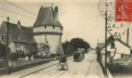 LES PONTS De Cé - Château Du Roi René Et Avenue Des Ponts De Cé - Petit Attelage - Tram - Les Ponts De Ce