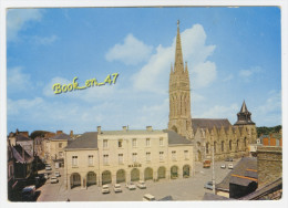 {53792} 35 Ille Et Vilaine La Guerche De Bretagne , La Basilique Et La Mairie ; Citroën Ami 6 2CV , Renault 4L - La Guerche-de-Bretagne