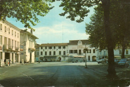 (40) TARTAS La Place Gambetta Pompe A Essence Poste PTT Autobus Bus Car  Estafette  N°6 1976  (Landes) - Tartas