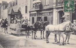 53.  CHATEAU GONTIER. CPA . FETE DU 5 JUILLET. CHAR FÉODAL. ANIMATION. ATTELAGE. ANNÉE 1908 + TEXTE - Chateau Gontier