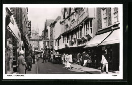 Pc York, Stonegate With Café  - York