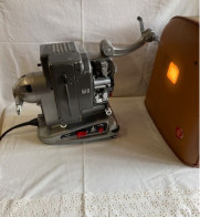 Projecteur De Film Vintage Bolex Paillard M8 De Fabrication Suisse En état De Marche Pour Films 8 Mm - Filmkameras - Filmprojektoren