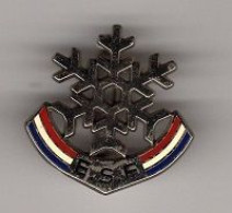 Pin's, Broche  Tricolore  Flocon  0  étoile, Sport  SKI  Avec  E . S . F  Verso  Beraudy  Vaure - AMBERT  ( 63 ) - Sports D'hiver