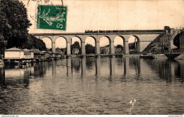 N°31203 Z -cpa Laval -le Viaduc Et Les Bateaux Lavoirs- - Ouvrages D'Art