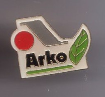 Pin's Arko Arkomedica Produits Pharmaceutiques  Réf 1112 - Médical