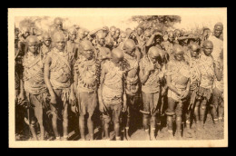 MISSIONS - PERES DU ST-ESPRIT - AFRIQUE ORIENTALE - JEUNES FILLES  KIKOUYOUS EN TOILETTE - Missionen