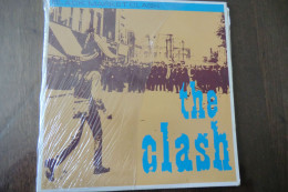 Disque 25 Cm The Clash - Black Market Clash - NU Disk Epic TAL 4E 36846  - USA 1980 Comme Neuf - Punk