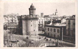 FR66 PERPIGNAN - L'hoste Bords Blanc 26 - Le Castillet Et Cathédrale - Animée - Belle - Perpignan