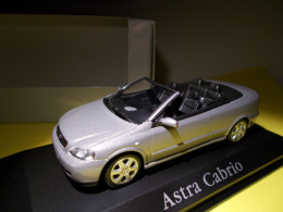 Minichamps Opel Astra Cabriolet Echelle 1/43 En Boite Vitrine Et Surboite Carton - Minichamps