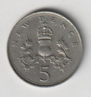 GRANDE BRETAGNE 5 Pence 1978 - 5 Pence & 5 New Pence