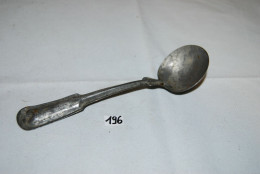 C196 Très Ancienne Cuillère De Forme Spéciale - Spoons