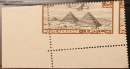 Variété De Piquage D'un Timbre Poste Aérienne D'Egypte, Non Dentelé : Pyramide Avion (1933) - Egittologia