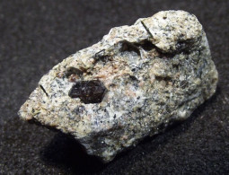 Lorenzenite On Matrix  (2 X 1 X 0.5 Cm ) - Selsurt Mountain -  Lovozersky District - Murmansk Oblast - Russia - Minéraux