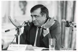 PHILIPPE SEGUIN  Ministre Des  Affaires Sociales Et De L'emploi En 1986 - Persons