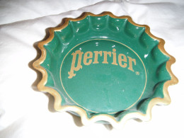 PERRIER En FORME De CAPSULE EN CERAMIQUE DIM 13CM -HAUTEUR 3CM -VINTAGE -SANS AUCUN ECLAT -EXCELLENT ETAT -REF -0-1-2341 - Perrier