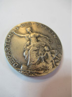 Petite Médaille De Table/Rè. Fr./Département Des Yvelines/Conseil Général/Sapeurs Pompiers/Bronze/Vers 1968-1985  MED517 - France