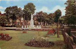 Royaume Uni - Bedford - Embankment Gardens And War Memorial - CPM - UK - Voir Scans Recto-Verso - Bedford