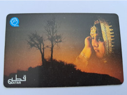 QATAR  PUBLIC TELECOM CORPORATION / PAY PHONE  MAGNETIC/ AUTELCA   Q 30   QTR 69  TREES & GIRL FACE         **16906** - Qatar