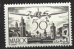 MAROC N° PA 57 50F BRUN NOIR AVION VOLANT SUR RABAT NEUF CHARNIERE TRES PROPRE - Unused Stamps