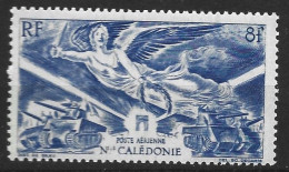 NOUVELLE CAKEDONIE   PA N° 54 8F OUTREMER ANNIVERSAIRE DE LA  VICTOIRE NEUF AVEC CHARNIERE PROPRE - Unused Stamps