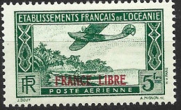 OCEANIE N°PA 5F VERT AVION SURVOLANT LA BAIESURCHARGE FRANCE LIBRE  NEUF AVEC CHARNIERE PROPRE - Unused Stamps