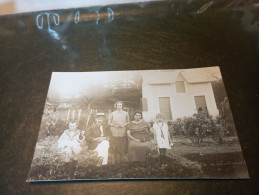 H13/134- CARTE PHOTO D'UNE FAMILLE - Yssingeaux