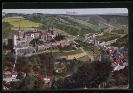 AK Vianden, Blick Auf Das Schloss Und Die Stadt Darunter Im Tal - Vianden