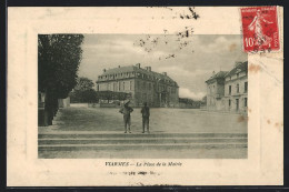 CPA Viarmes, La Place De La Mairie - Viarmes