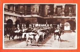 02756 / ⭐ ◉ LONDON WHITEHALL ◉ Changing Of The Guard 1955 à SERRYN Mesnil-Esnard ◉ VALENTINE 'S Photo BROWN 72306 - Whitehall