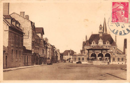 08 .n°108180 . Attigny . Place De L Hotel De Ville .en L Etat . - Attigny