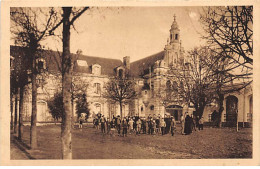 LES PONTS DE CE - Institut Saint Joseph à Pouillé - Cour De Récréation - Très Bon état - Les Ponts De Ce