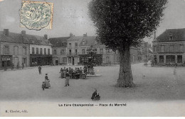 LA FERE CHAMPENOISE - Place Du Marché - Très Bon état - Fère-Champenoise