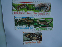 NEW ZEALAND MNH SET 5 REPTILES LOOK OFFER FEES - Ranas