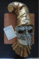 RARE - COLLECTION - MASQUE VENISE COMMEDIA DELL'ARTE - PULCINELLA / POLICHINELLE AVEC CHAPEAU - OR - CA'MACANA - 1994 - Carnaval