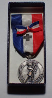 "LE SOUVENIR FRANCAIS", Avec Rosette Médaille Avec Boite FIA Lyon - France