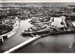 17 . N° Kri10263 . St Martin Ile De Ré . Le Port Et Le Bassin  .n°2 . Editions Lapie . Cpsm 10X15 Cm . - Saint-Martin-de-Ré