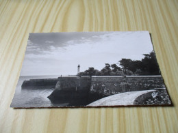 CPSM Saint-Martin-de-Ré (17).La Jetée Et Le Phare. - Saint-Martin-de-Ré