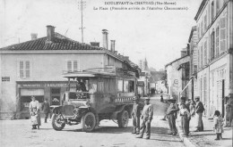 52)  DOULEVANT  Le  CHATEAU  -  La Place  - Première Arrivée De L' Autobus Chaumontais - Doulevant-le-Château