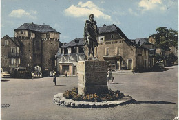 X111784 LOZERE MARVEJOLS STATUE ROI HENRI IV CHEVAL ROUGE GRAVEJAT HOTEL ? RESTAURANT ? PORTE SOUBEYRAN - Marvejols