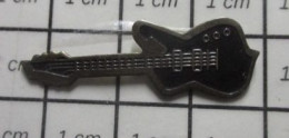 811i Pin's Pins / Beau Et Rare / MUSIQUE / GUITARE ELECTRIQUE NOIRE - Musique