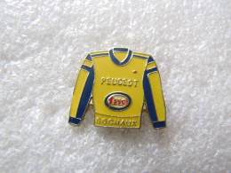 PIN'S   PEUGEOT   FOOTBALL  SOCHAUX  ESSO - Peugeot