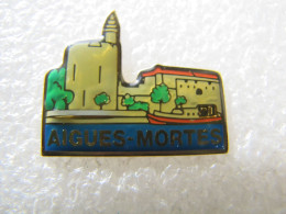 PIN'S   BATEAU AIGUES MORTES - Barche