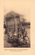 Malawi - Little Girls Shelling Pitches - Publ. Company Of Mary - Mission Du Shiré Des Pères Montfortains - Malawi