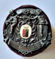 COLMAR - Belle Grosse Broche Ancienne Avec Blason émaillé Colmar Et Chérubins En Vélocipède - TBE - Souvenirs