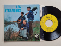 LES ETRANGERS La Belle Marjolaine .. French 45 Tours/RPM EP 7" (Languette - BIEM 1966) - Disco, Pop