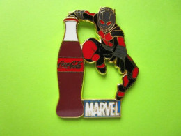 Gros Pin's Coca-Cola Marvel Super Héros Daredevil (3,5X4,5cm) - #085F - Coca-Cola