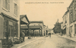 52)    DOULEVANT  Le  CHATEAU  -  Grande Rue Et Les Halles - Doulevant-le-Château