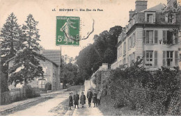 BIEVRES - Une Rue Du Parc - Très Bon état - Bievres